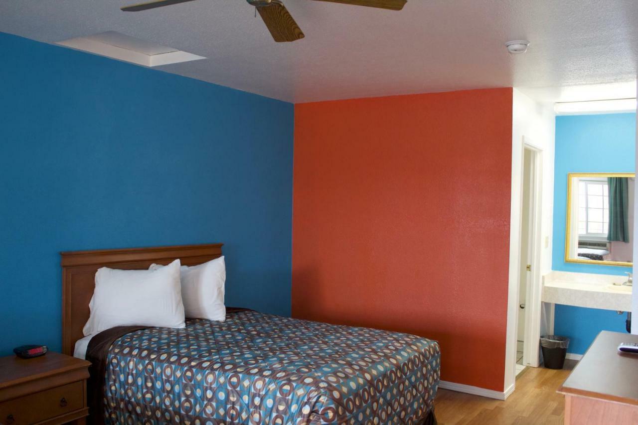 Vagabond Inn Buttonwillow I-5 Exit 253 贝克斯菲尔德 外观 照片